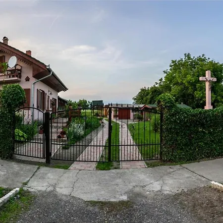 ゲストハウス Gemenc Vendeghaz